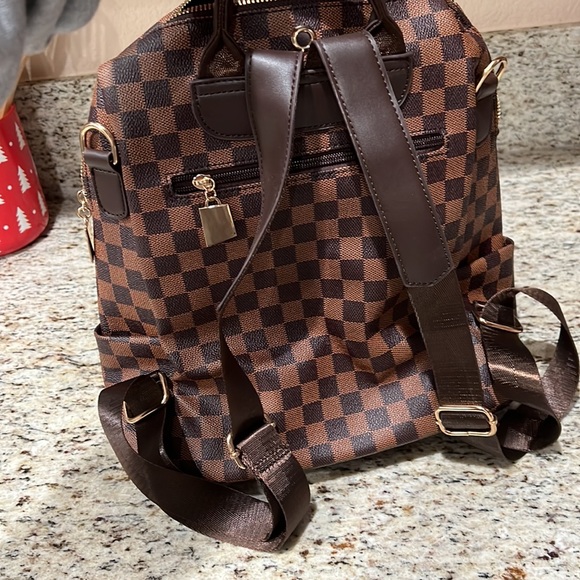 Backpack - Picture 3 of 4